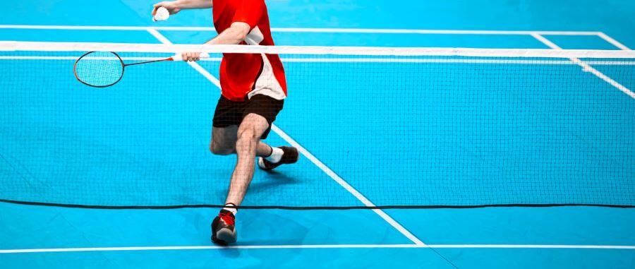 A Beginner's Guide to Badminton: Mastering the Basics 6 badminton player serving