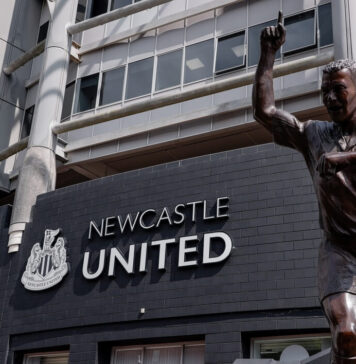 Bronze statue of Alan Shearer with one arm raised outside St James’ Park, Newcastle